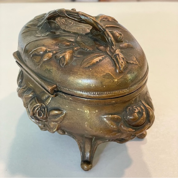 Antique Art Nouveau Brainard & Wilson Gold Tone Metal Jewelry Box Roses Floral - Picture 9 of 12